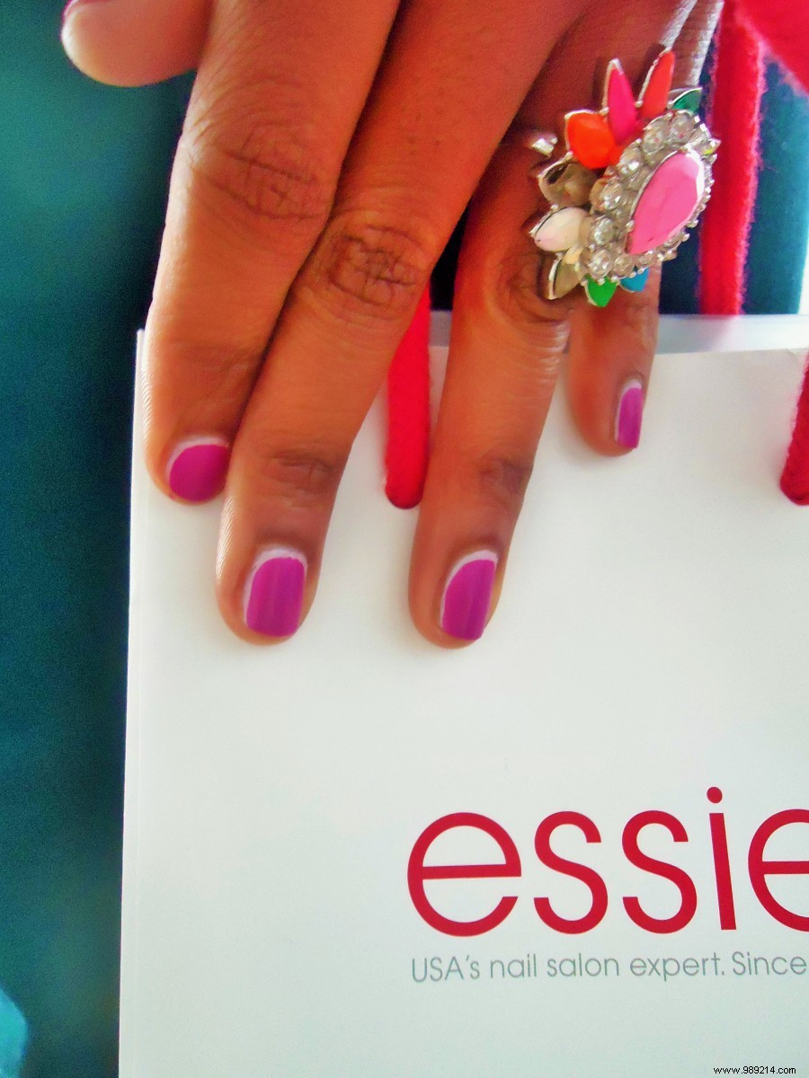 Nail contouring by Essie Pro 