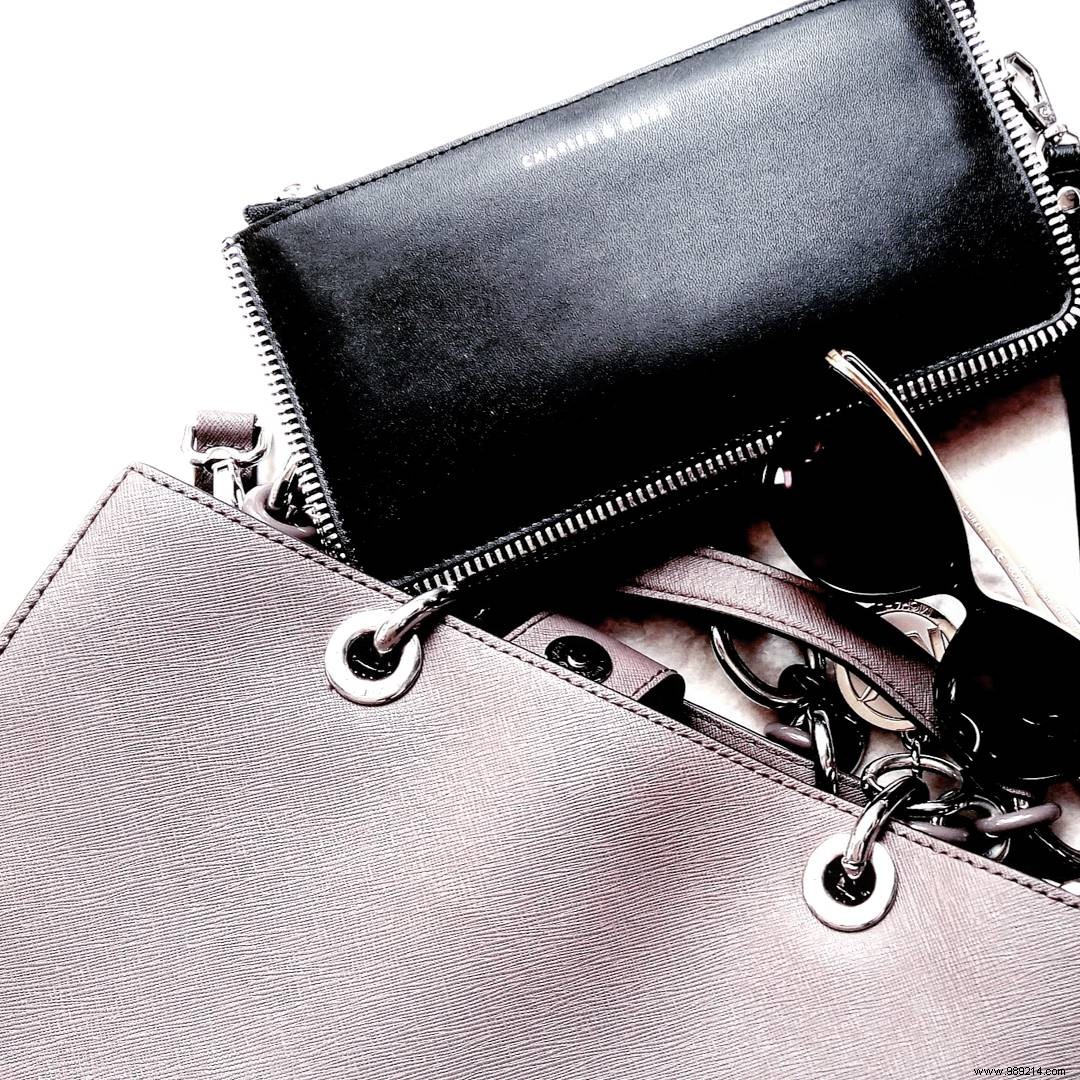 Lifestyle advice:“How to keep a clean handbag?” 