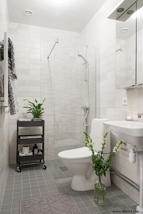 33 Brilliant Ideas For Furnishing A Bathroom (Even A Tiny One). 