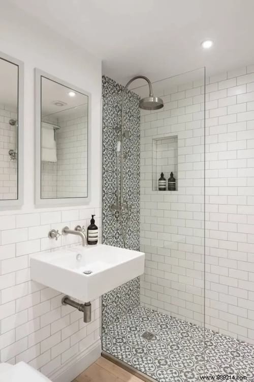 33 Brilliant Ideas For Furnishing A Bathroom (Even A Tiny One). 