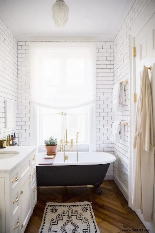 33 Brilliant Ideas For Furnishing A Bathroom (Even A Tiny One). 