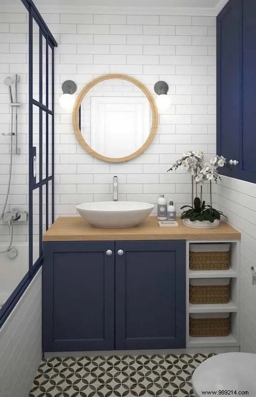 33 Brilliant Ideas For Furnishing A Bathroom (Even A Tiny One). 