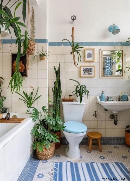 33 Brilliant Ideas For Furnishing A Bathroom (Even A Tiny One). 