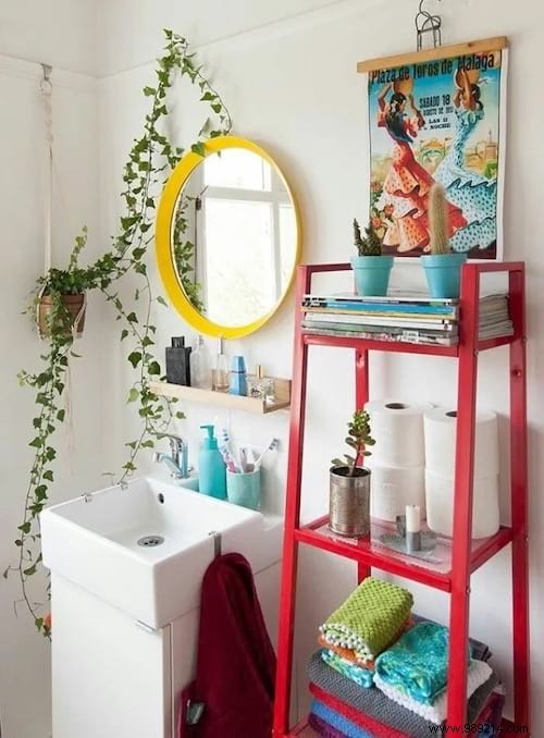 33 Brilliant Ideas For Furnishing A Bathroom (Even A Tiny One). 