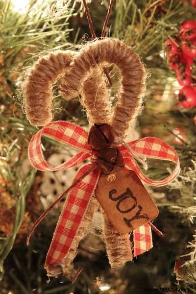 30 Clever Ways to Recycle Your Old Stuff into Christmas Decorations. 