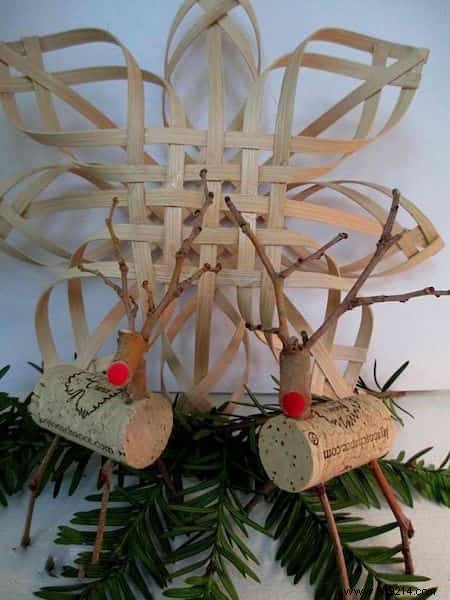 30 Clever Ways to Recycle Your Old Stuff into Christmas Decorations. 