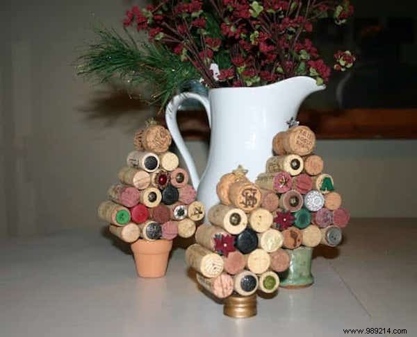 30 Clever Ways to Recycle Your Old Stuff into Christmas Decorations. 