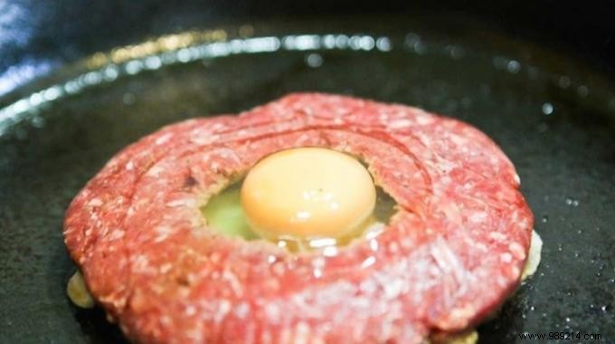 The Tip To Make A Delicious Homemade Burger. 