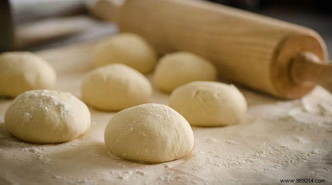 How to Make Pizza Dough EASILY with a Food Processor. 