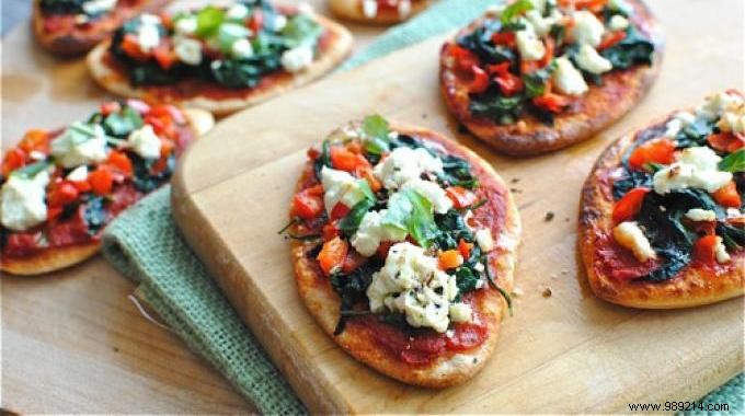 Inexpensive and very simple recipe:Tartine Pizza au Chèvre. 