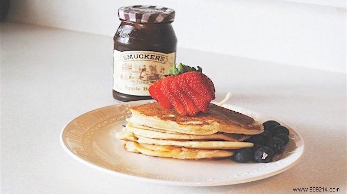 The SUPER EASY Recipe for Homemade Pancakes. 