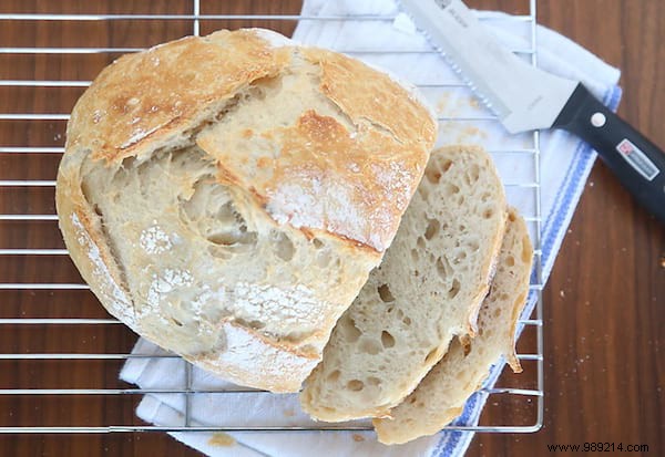 The ULTRA EASY Homemade Bread Recipe With Only 4 Ingredients! 