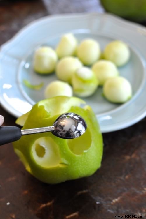 The Ultra Simple Recipe for Mini Caramel Apples. mmm too good! 