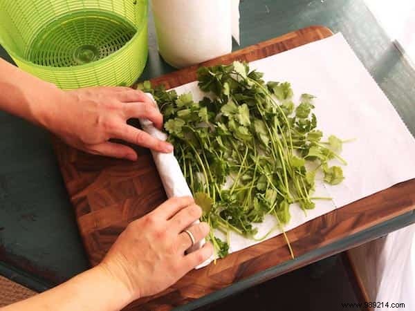 How to Preserve Your Aromatic Herbs 3 Times Longer. 