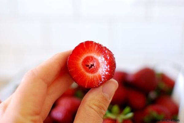 9 Simple Tips For Choosing Delicious Strawberries Every Time. 