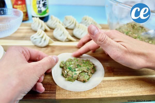 Easy And Fast:The Delicious Recipe for GYOZAS, the Famous Japanese Dumplings. 