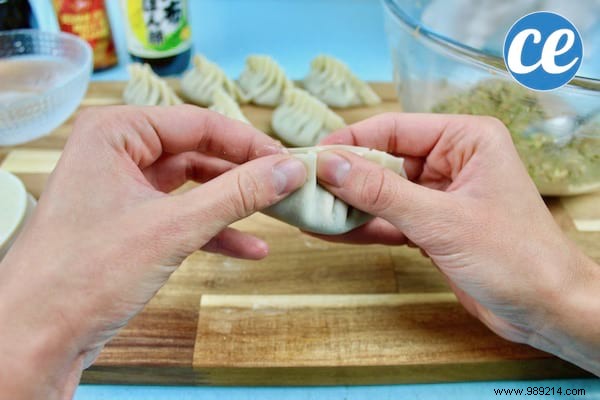 Easy And Fast:The Delicious Recipe for GYOZAS, the Famous Japanese Dumplings. 