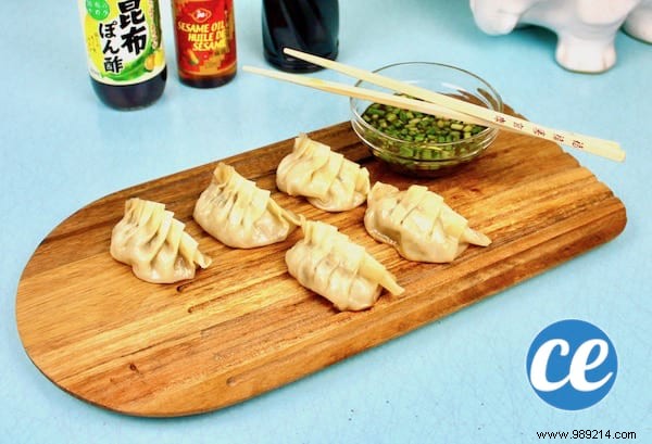 Easy And Fast:The Delicious Recipe for GYOZAS, the Famous Japanese Dumplings. 