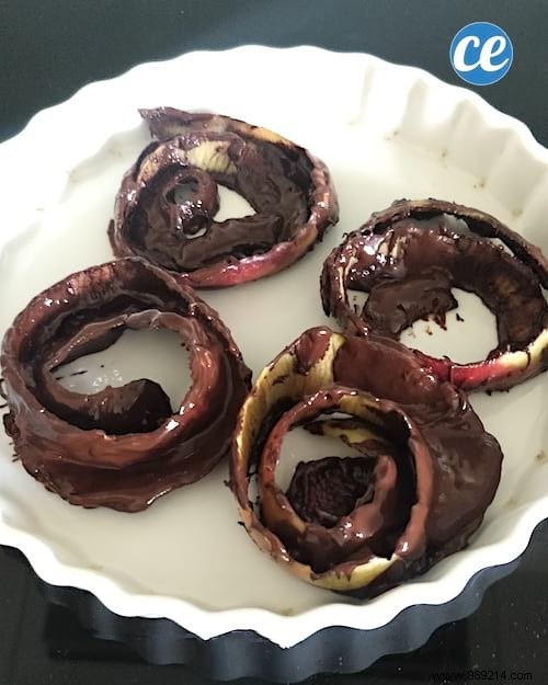 Delicious and Easy to Make:The Recipe for Chocolate Apple Rosettes. 