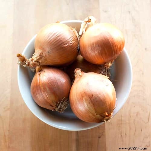 How To Make Delicious Slow Cooker Caramelized Onions. 