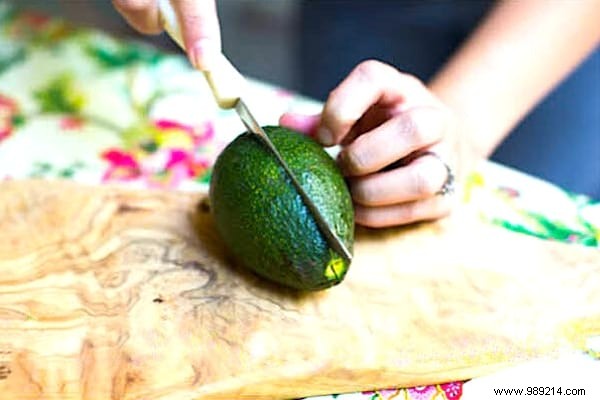 THE Genius Trick To Peel an Avocado In 1 Minute! 