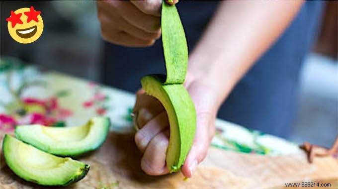 THE Genius Trick To Peel an Avocado In 1 Minute! 