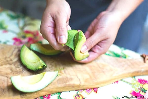 THE Genius Trick To Peel an Avocado In 1 Minute! 