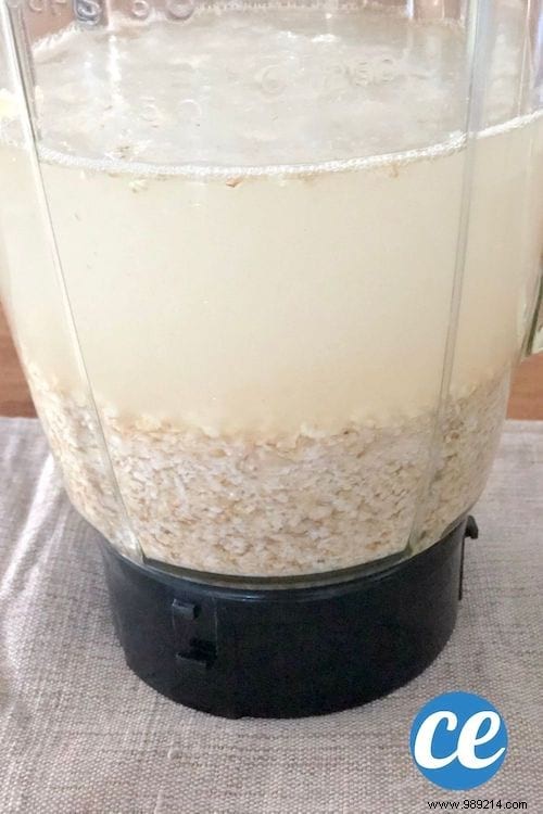 How To Make Your Own Oat Milk In Just 2 Mins. 