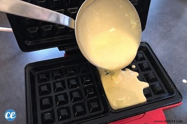 How To Make Waffle Batter In 5 Min With Only 5 Ingredients. 