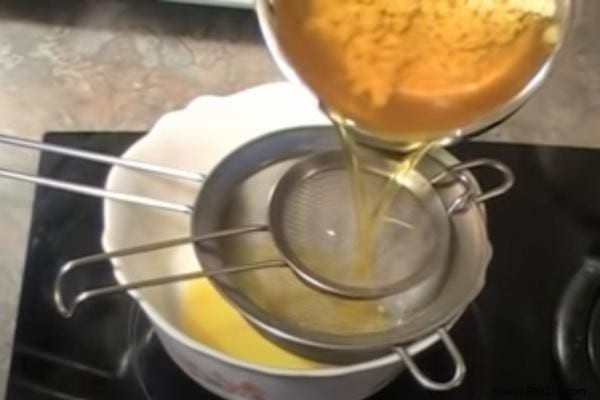 How to Make Homemade Ghee? The Easy Clarified Butter Recipe. 