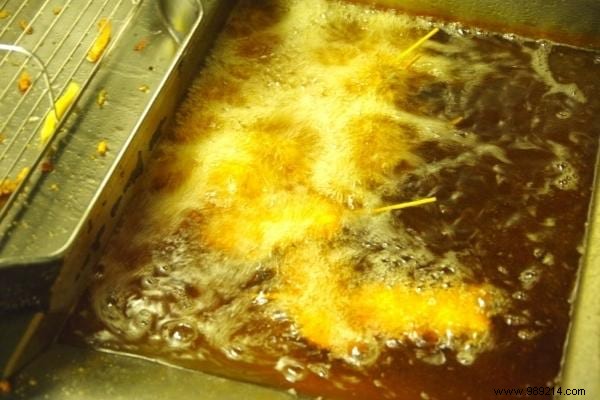 Can You Reuse Frying Oil WITHOUT Danger To Your Health? 