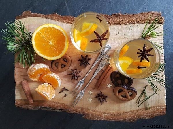 10 Super Easy and Quick Christmas Cocktails to Make (With or WITHOUT Alcohol). 