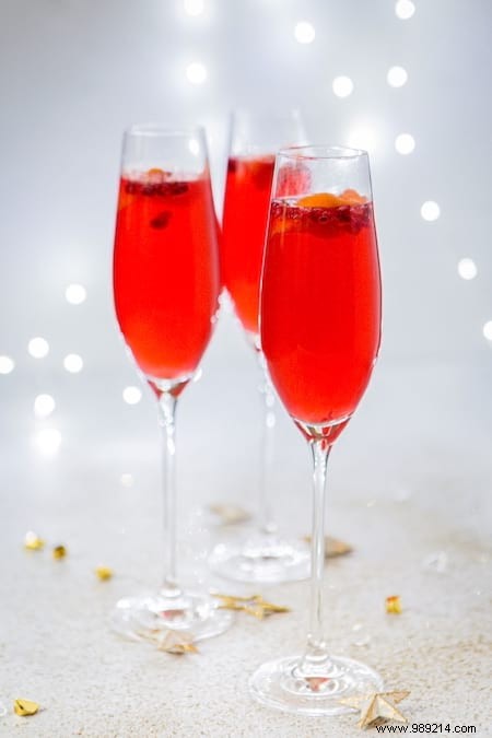 10 Super Easy and Quick Christmas Cocktails to Make (With or WITHOUT Alcohol). 