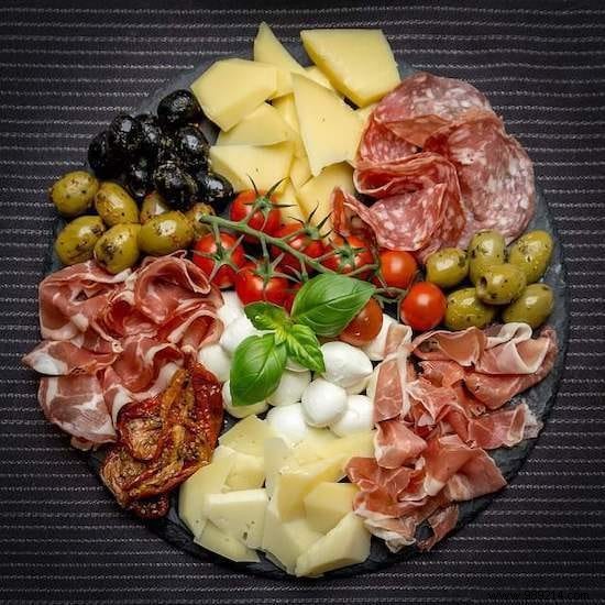 15 Great Ideas for Making a Beautiful Charcuterie Platter (Easy and Original). 