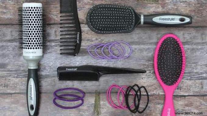 Which Hairbrush To Choose According To Which Hair Type? 