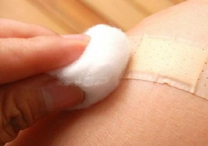 The Essential Trick To Remove A Bandage Without Pain. 