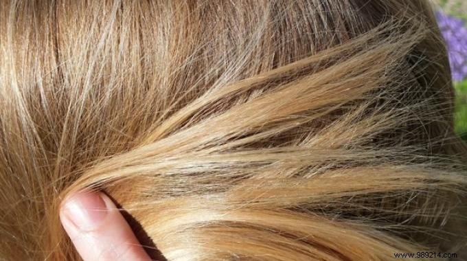 How Do I Lighten My Hair With Lemon Juice? 