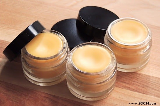 Super Easy to Make:The 100% Natural Lip Balm Recipe. 