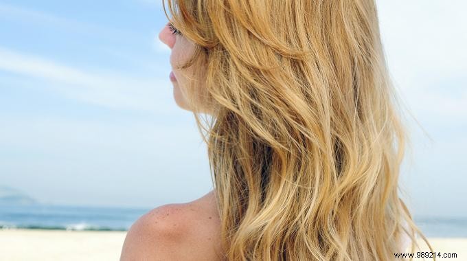 The Trick To Quickly Blonden Your Hair WITHOUT Coloring. 