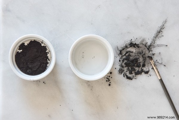 Here s How To Make Non-Toxic Eyeliner With ONLY 2 Ingredients. 