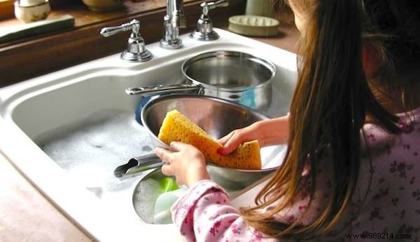 Microwave Cleaning Sponges Only Makes Things Worse, Says New Study 