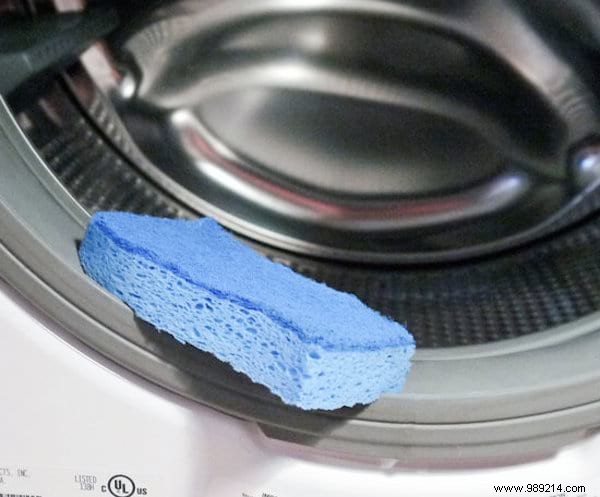 Microwave Cleaning Sponges Only Makes Things Worse, Says New Study 