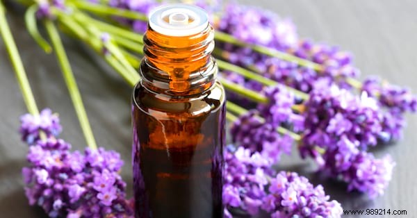 The 6 Best Essential Oils to ALWAYS Have in Your Pharmacy. 