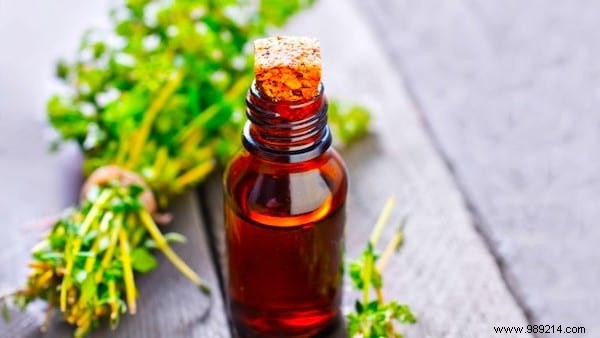 The 6 Best Essential Oils to ALWAYS Have in Your Pharmacy. 