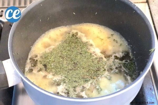 Thyme Syrup:The Easy Recipe To Make A Cough Remedy. 