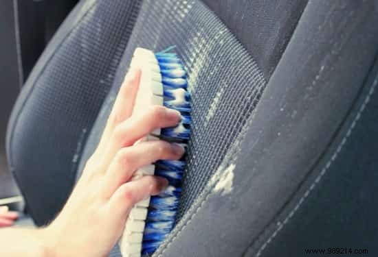 How to EASILY Clean Your Car Seats. 