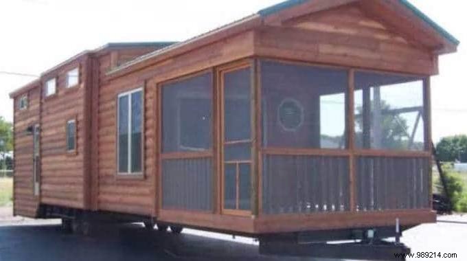 This House on Wheels Is Equipped With All Comforts and Can Sleep 6 People! 