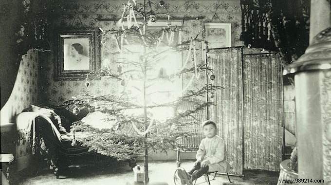 This is what Christmas trees looked like 100 years ago (12 photos). 