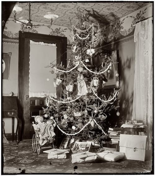 This is what Christmas trees looked like 100 years ago (12 photos). 