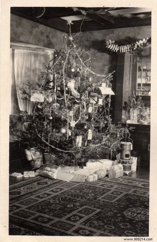 This is what Christmas trees looked like 100 years ago (12 photos). 